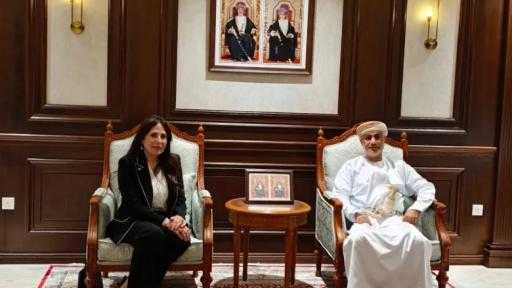 وزيرة الإسكان تبحث مع رئيس بلدية مسقط تبادل الخبرات في التخطيط والتطوير العمراني