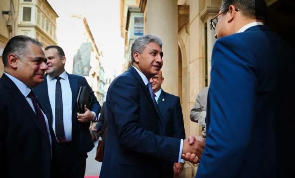 وزير السياحة يبحث مستقبل «السفر السلس» والتحول الرقمي في اجتماع «حوار القادة الدوليين»