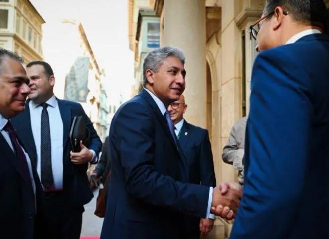 وزير السياحة يبحث مستقبل «السفر السلس» والتحول الرقمي في اجتماع «حوار القادة الدوليين»