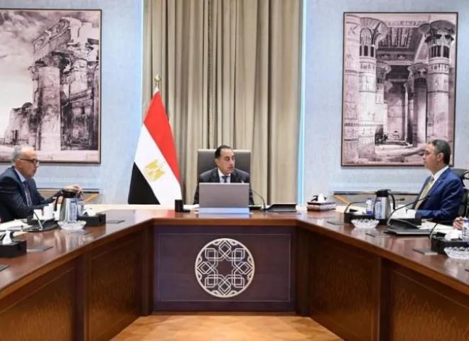 رئيس الوزراء يستعرض محاور جلسة الأمن الغذائي والمائي بمنتدى مصر 2026